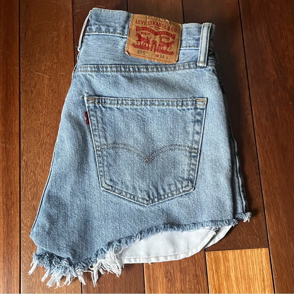 Levi’s 505 Cutoff Light Wash Jean Shorts Sz 8